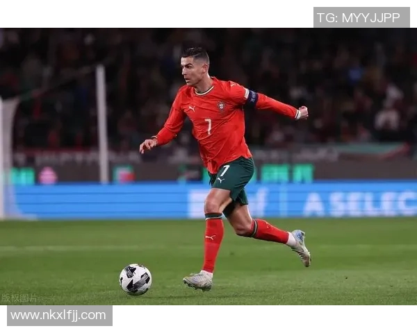 足球场上20号球星的崛起与挑战 他如何成为球队的关键人物 足球场上20号球星的崛起与挑战 他如何成为球队的关键人物