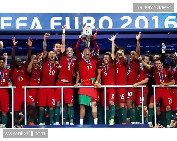 足球传奇瞬间汇集,全球球星精彩进球与经典时刻回顾